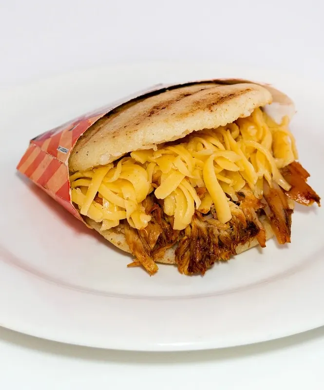 Arepa mit Pico de Gallo