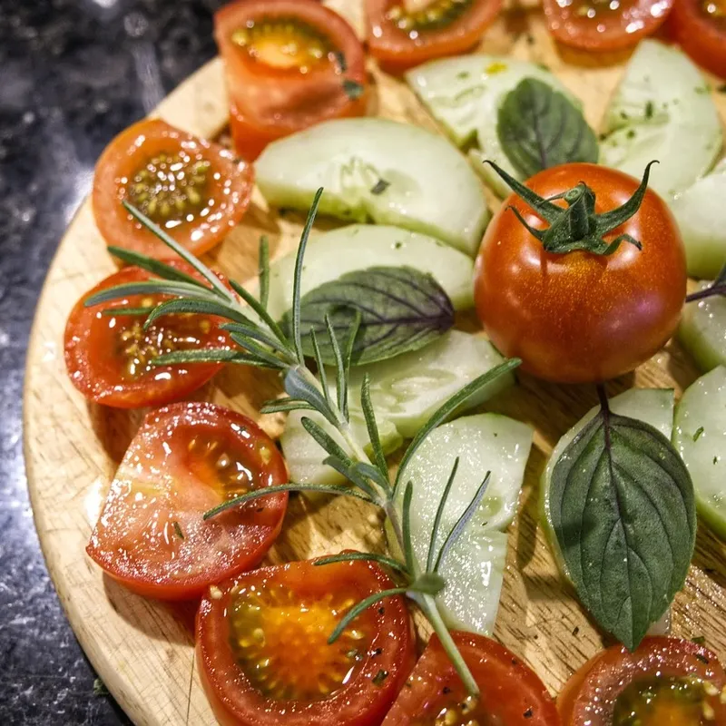 YOLOTL-Gurken-Kichererbsen-SalatMitLachs